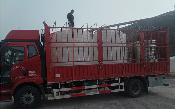 合水立式运输桶安排发货现场