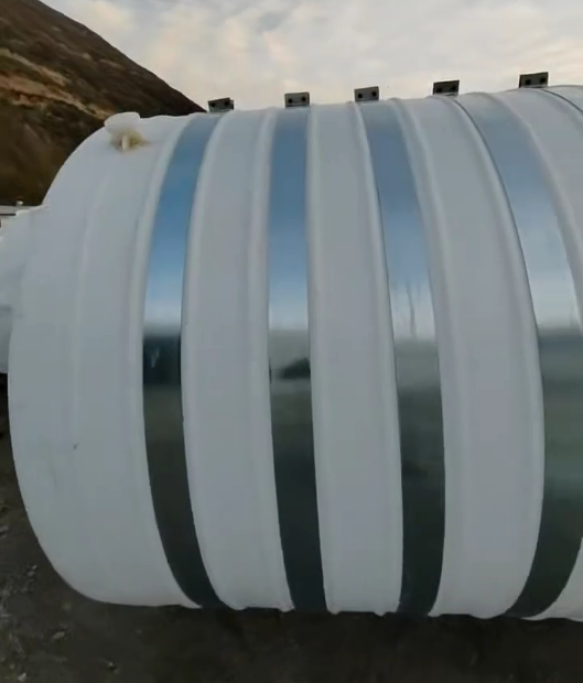 圆形合水塑料桶批量交付案例：结构稳定，适配多行业液体储运需求